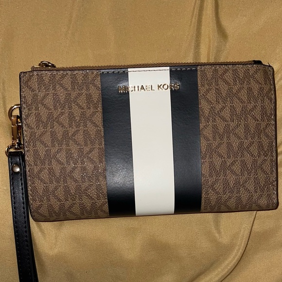 Michael Kors Large Double Zip Wallet / Wristlet with Blk/Wht Color Block - Picture 4 of 16